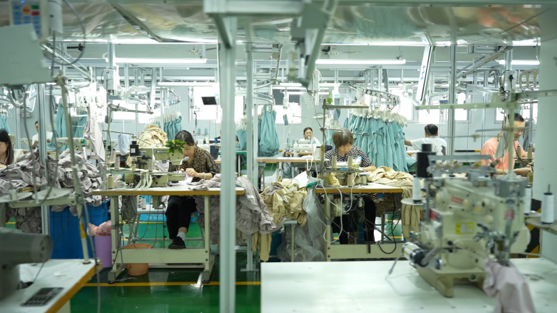 京東服飾美妝攜手百大工廠溯源 日用品產(chǎn)業(yè)帶品牌增長新引擎